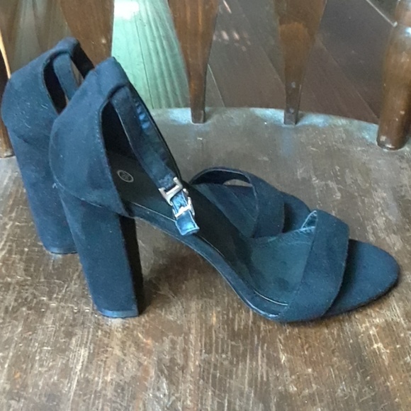 Black basic heel - Picture 2 of 3